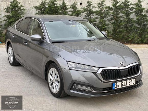 2023 SKODA OCTAVİA 1.5 E-TECH PREMİUM EMSALSİZ