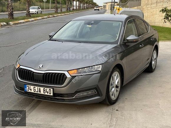2023 SKODA OCTAVİA 1.5 E-TECH PREMİUM EMSALSİZ