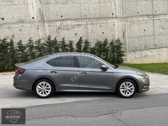2023 SKODA OCTAVİA 1.5 E-TECH PREMİUM EMSALSİZ