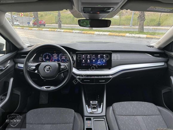 2023 SKODA OCTAVİA 1.5 E-TECH PREMİUM EMSALSİZ