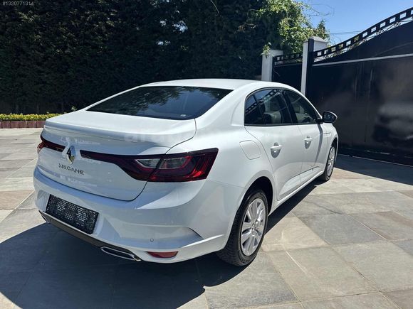 2025 MEGANE 1.3 TCe TOUCH 140HP EDC 10.500 KM