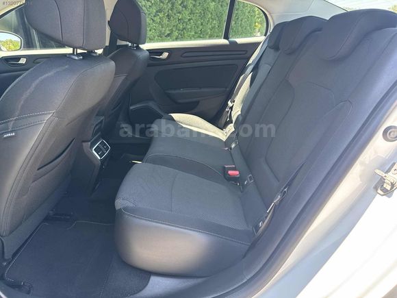 2025 MEGANE 1.3 TCe TOUCH 140HP EDC 10.500 KM