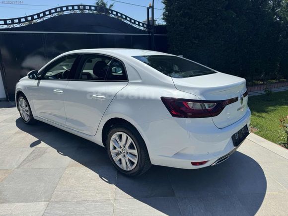 2025 MEGANE 1.3 TCe TOUCH 140HP EDC 10.500 KM