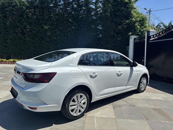 2025 MEGANE 1.3 TCe TOUCH 140HP EDC 10.500 KM