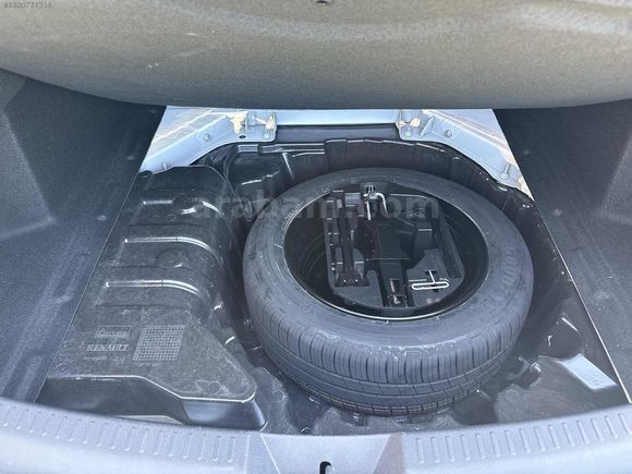 2025 MEGANE 1.3 TCe TOUCH 140HP EDC 10.500 KM