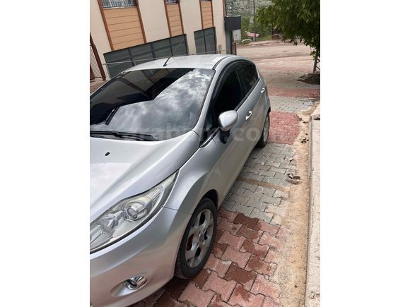 Sahibinden Ford Fiesta 1.4 Titanium 2011 Model 