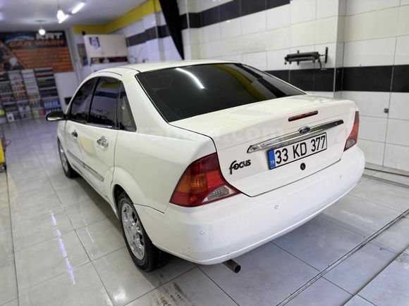 Sahibinden Ford Focus 1.6 Ambiente 2000 Model Mersin