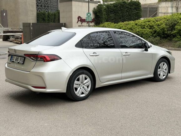 HATASIZ BOYASIZ İLK SAHİBİNDEN 1.5 COROLLA