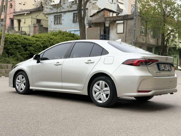 HATASIZ BOYASIZ İLK SAHİBİNDEN 1.5 COROLLA
