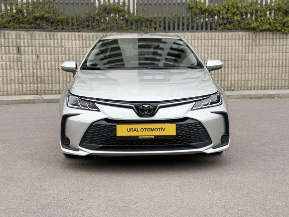 HATASIZ BOYASIZ İLK SAHİBİNDEN 1.5 COROLLA