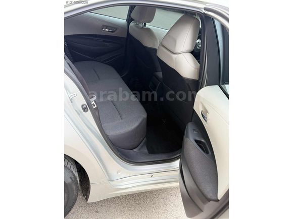 HATASIZ BOYASIZ İLK SAHİBİNDEN 1.5 COROLLA