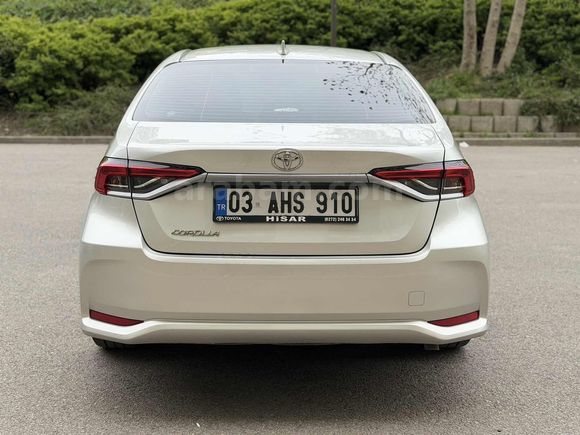 HATASIZ BOYASIZ İLK SAHİBİNDEN 1.5 COROLLA