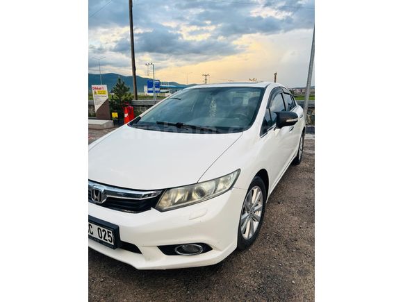 Sahibinden Honda Civic 1.6i VTEC Eco Elegance 2013 Model