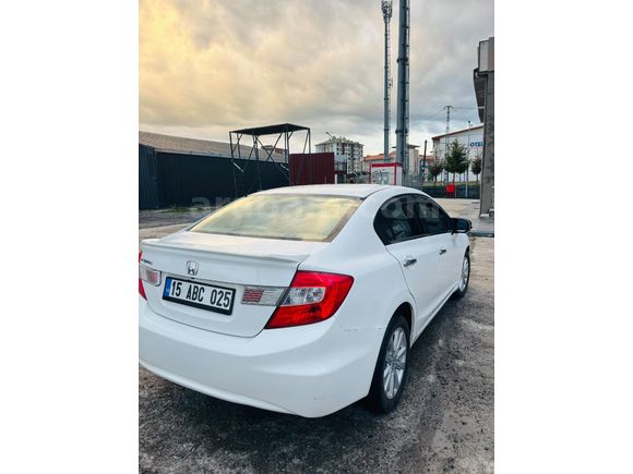 Sahibinden Honda Civic 1.6i VTEC Eco Elegance 2013 Model