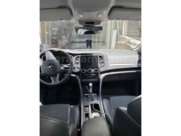 Sahibinden Renault Megane 1.3 TCe Icon 2023 Model 