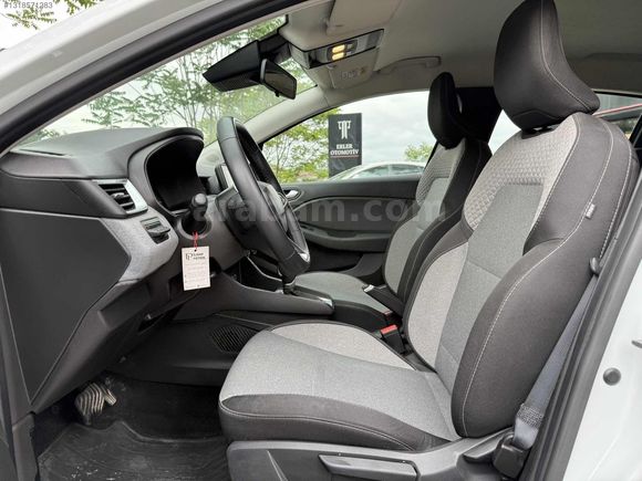 2025 ÇIKIŞLI RENAULT CLİO 1.0 TCe EVOLUTİON - MKYJLI-GVNLİK PAKT