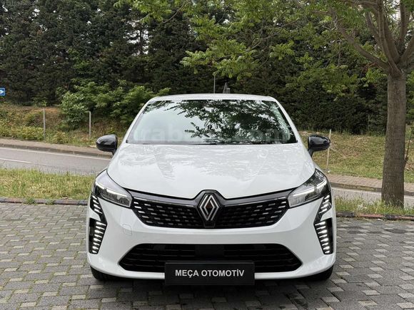 2025 ÇIKIŞLI RENAULT CLİO 1.0 TCe EVOLUTİON - MKYJLI-GVNLİK PAKT