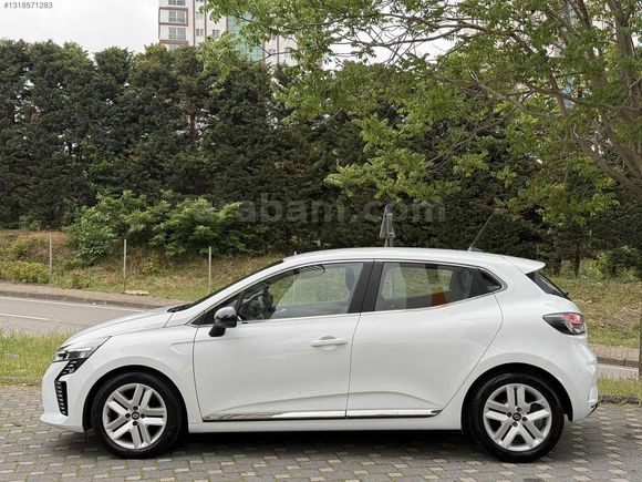 2025 ÇIKIŞLI RENAULT CLİO 1.0 TCe EVOLUTİON - MKYJLI-GVNLİK PAKT