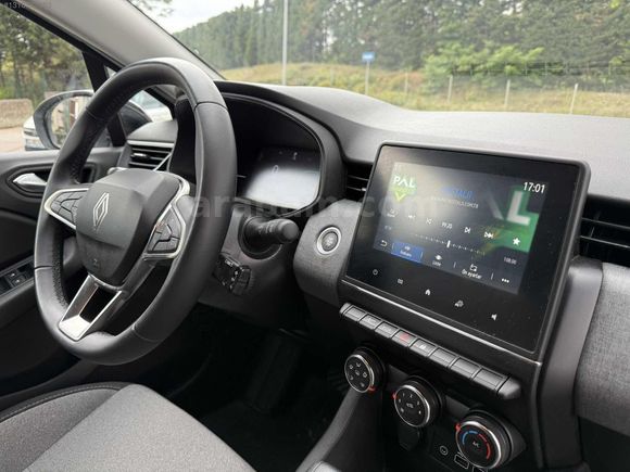 2025 ÇIKIŞLI RENAULT CLİO 1.0 TCe EVOLUTİON - MKYJLI-GVNLİK PAKT