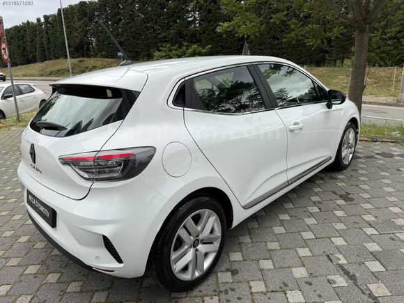 2025 ÇIKIŞLI RENAULT CLİO 1.0 TCe EVOLUTİON - MKYJLI-GVNLİK PAKT