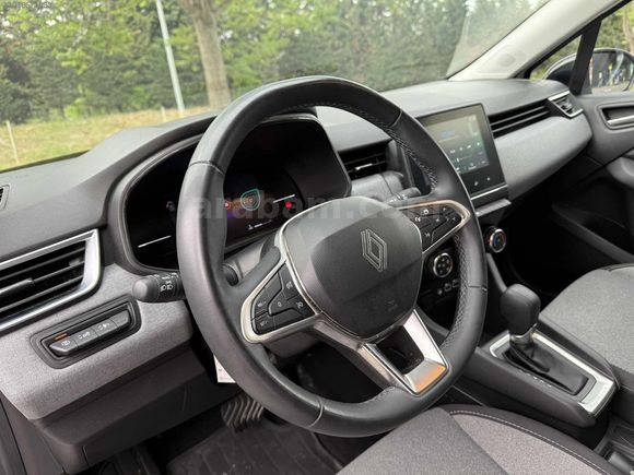 2025 ÇIKIŞLI RENAULT CLİO 1.0 TCe EVOLUTİON - MKYJLI-GVNLİK PAKT