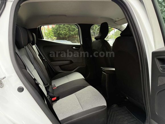 2025 ÇIKIŞLI RENAULT CLİO 1.0 TCe EVOLUTİON - MKYJLI-GVNLİK PAKT