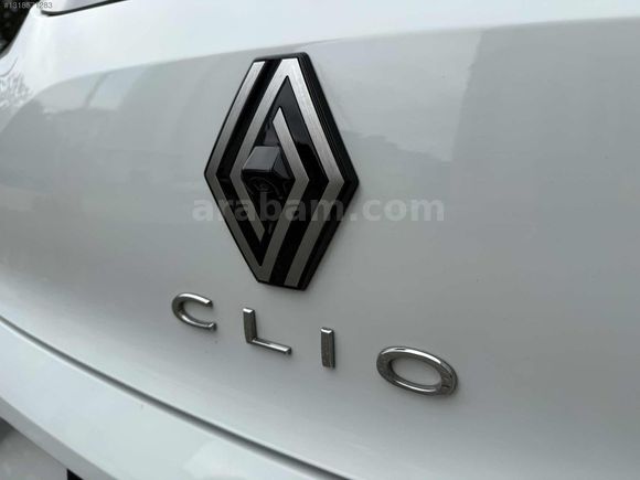2025 ÇIKIŞLI RENAULT CLİO 1.0 TCe EVOLUTİON - MKYJLI-GVNLİK PAKT