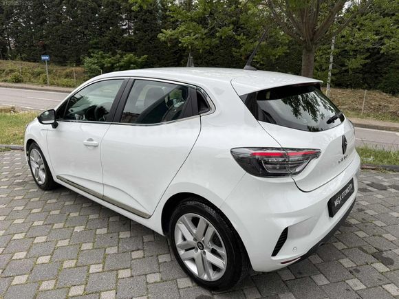2025 ÇIKIŞLI RENAULT CLİO 1.0 TCe EVOLUTİON - MKYJLI-GVNLİK PAKT