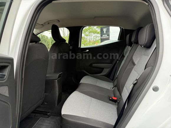 2025 ÇIKIŞLI RENAULT CLİO 1.0 TCe EVOLUTİON - MKYJLI-GVNLİK PAKT