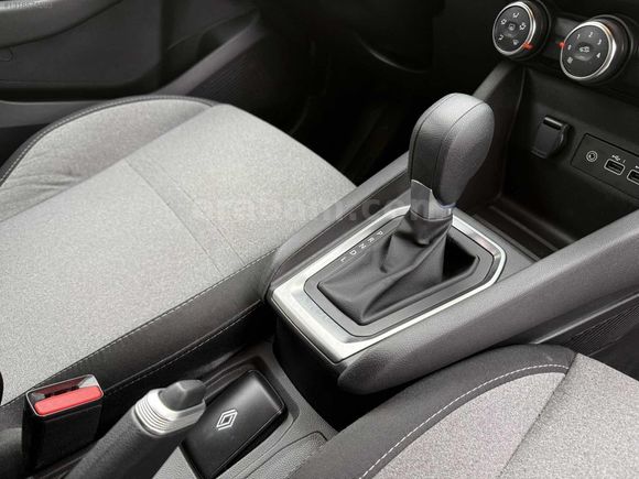 2025 ÇIKIŞLI RENAULT CLİO 1.0 TCe EVOLUTİON - MKYJLI-GVNLİK PAKT
