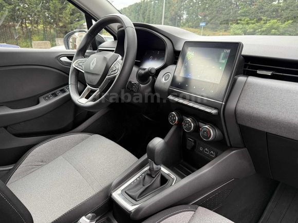 2025 ÇIKIŞLI RENAULT CLİO 1.0 TCe EVOLUTİON - MKYJLI-GVNLİK PAKT
