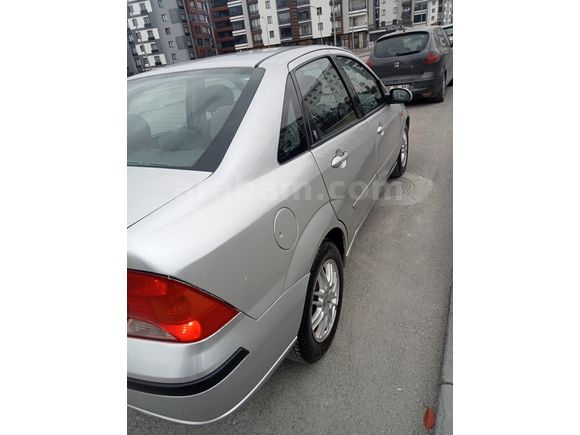 Sahibinden Ford Focus 1.6 Ghia 2005 Model