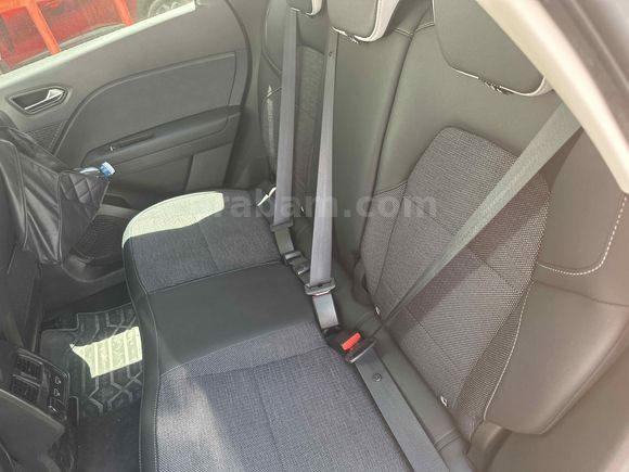 Sahibinden Renault Captur 1.3 TCe Icon 2023 Model 