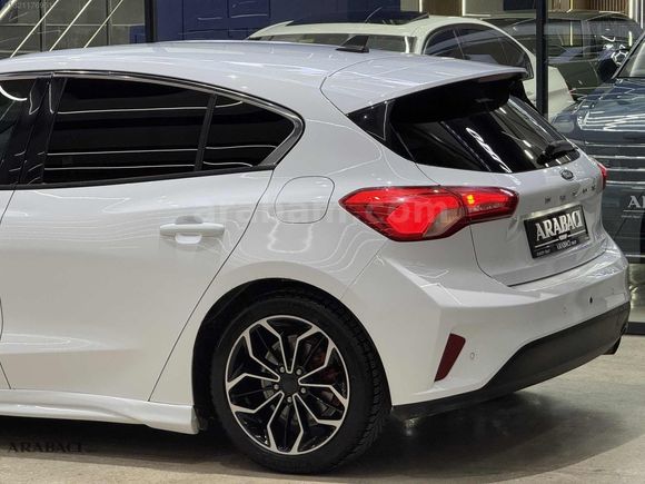 ARABACI GRUP 2021 FORD FOCUS 1.5 Tİ-VCT TREND X-HATASIZ-50BİNKM