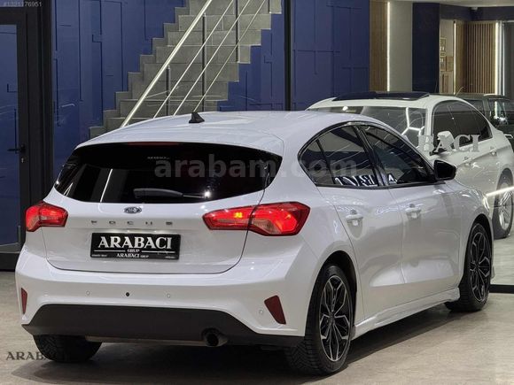 ARABACI GRUP 2021 FORD FOCUS 1.5 Tİ-VCT TREND X-HATASIZ-50BİNKM