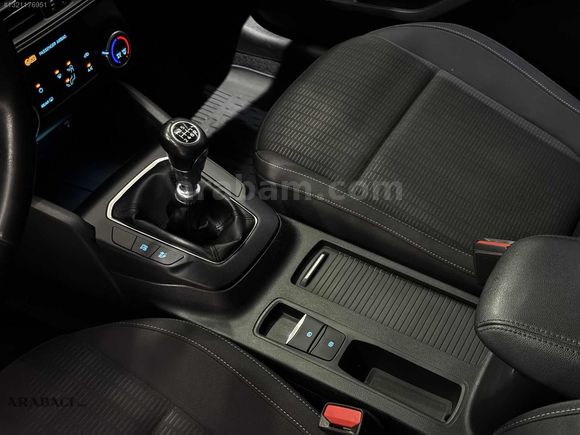 ARABACI GRUP 2021 FORD FOCUS 1.5 Tİ-VCT TREND X-HATASIZ-50BİNKM