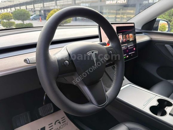 BOYASIZ HATASIZ 2025 MODEL Y SEDEFLİ BEYAZ İLK SAHİBİNDEN