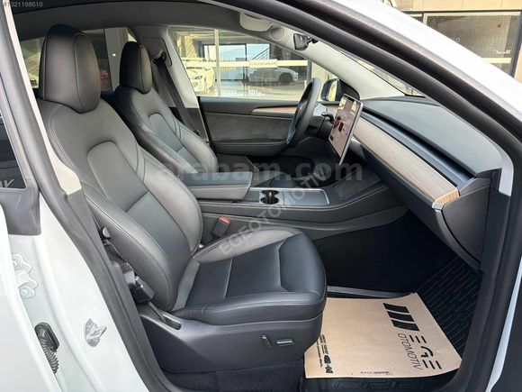 BOYASIZ HATASIZ 2025 MODEL Y SEDEFLİ BEYAZ İLK SAHİBİNDEN