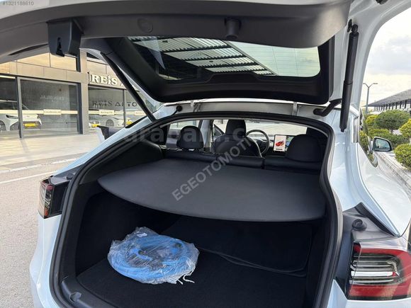 BOYASIZ HATASIZ 2025 MODEL Y SEDEFLİ BEYAZ İLK SAHİBİNDEN