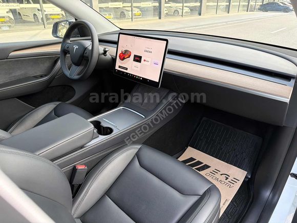 BOYASIZ HATASIZ 2025 MODEL Y SEDEFLİ BEYAZ İLK SAHİBİNDEN