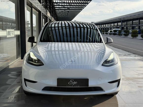 BOYASIZ HATASIZ 2025 MODEL Y SEDEFLİ BEYAZ İLK SAHİBİNDEN