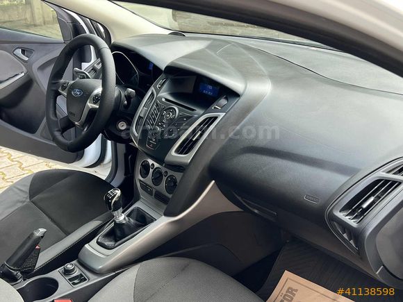 VAROL//2012 FORD FOCUS 1.6 TDCİ TREND X 95 HP BAKIMLI