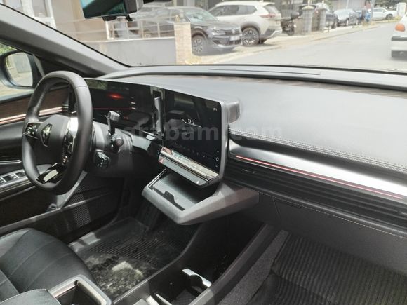 Sahibinden Renault Megane E-Tech Iconic 2024 Model