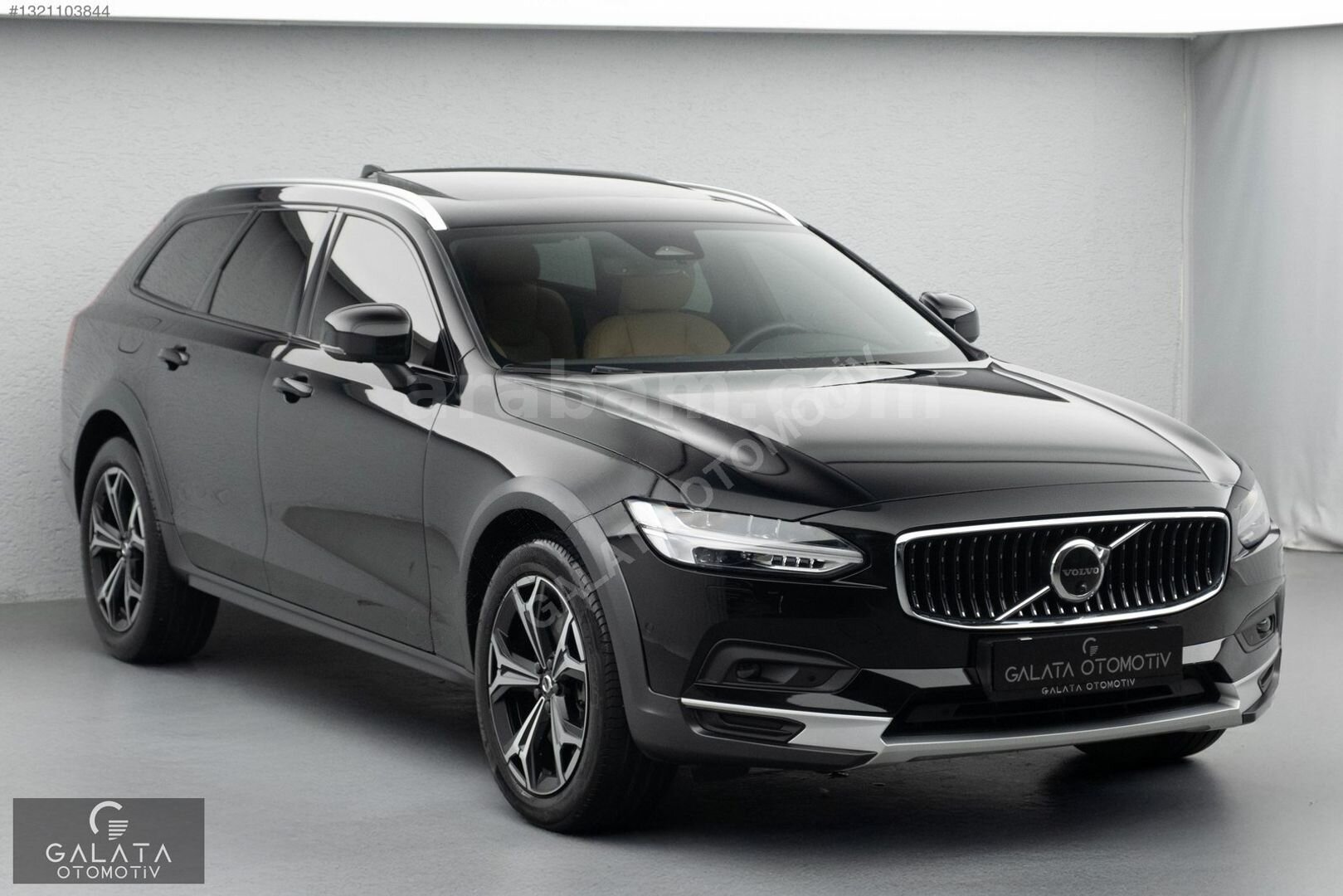 Galeriden Volvo V90 Cross Country 2.0 B5 Plus Bright 2022 Model İstanbul 54.500 km Siyah 3