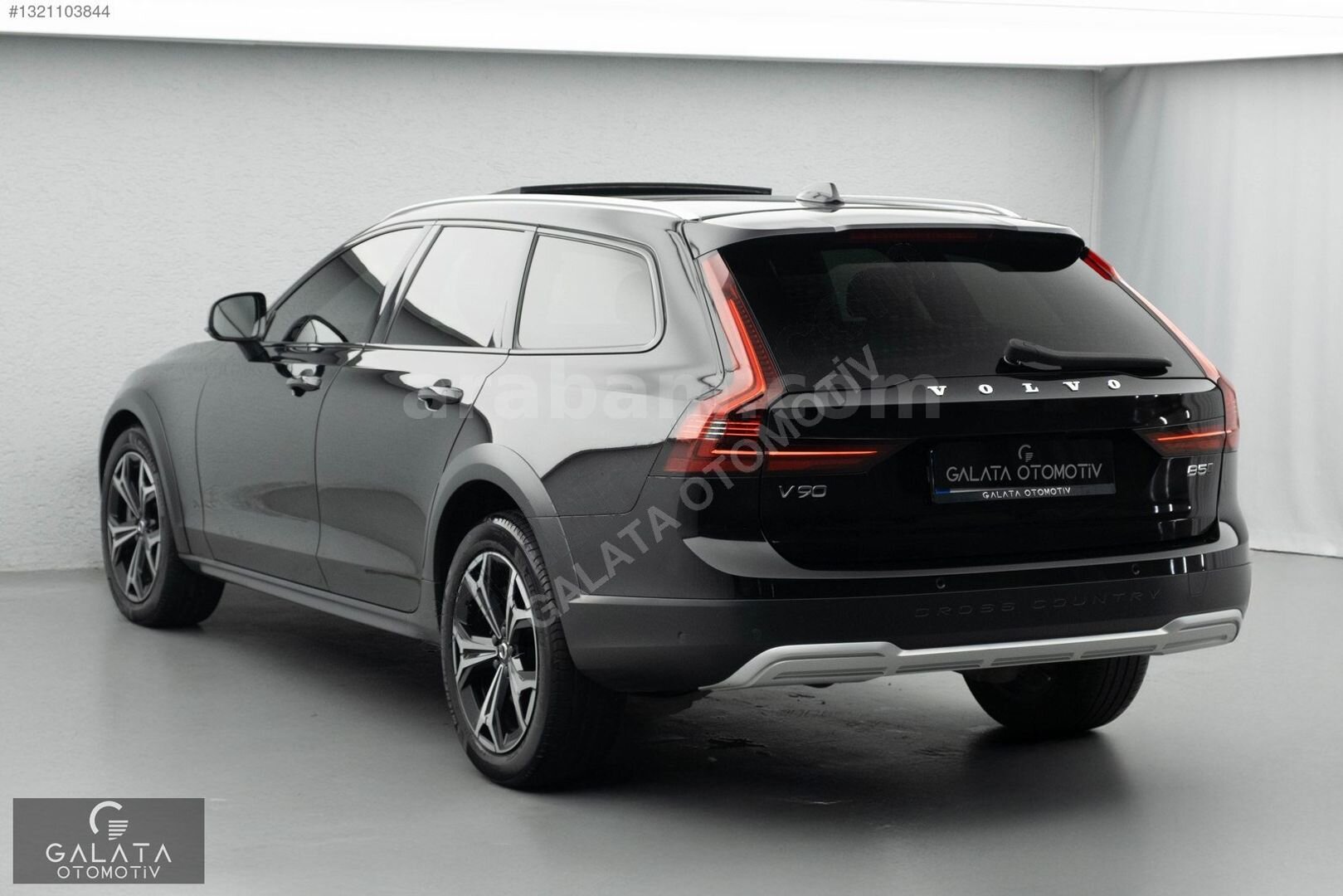 Galeriden Volvo V90 Cross Country 2.0 B5 Plus Bright 2022 Model İstanbul 54.500 km Siyah 4