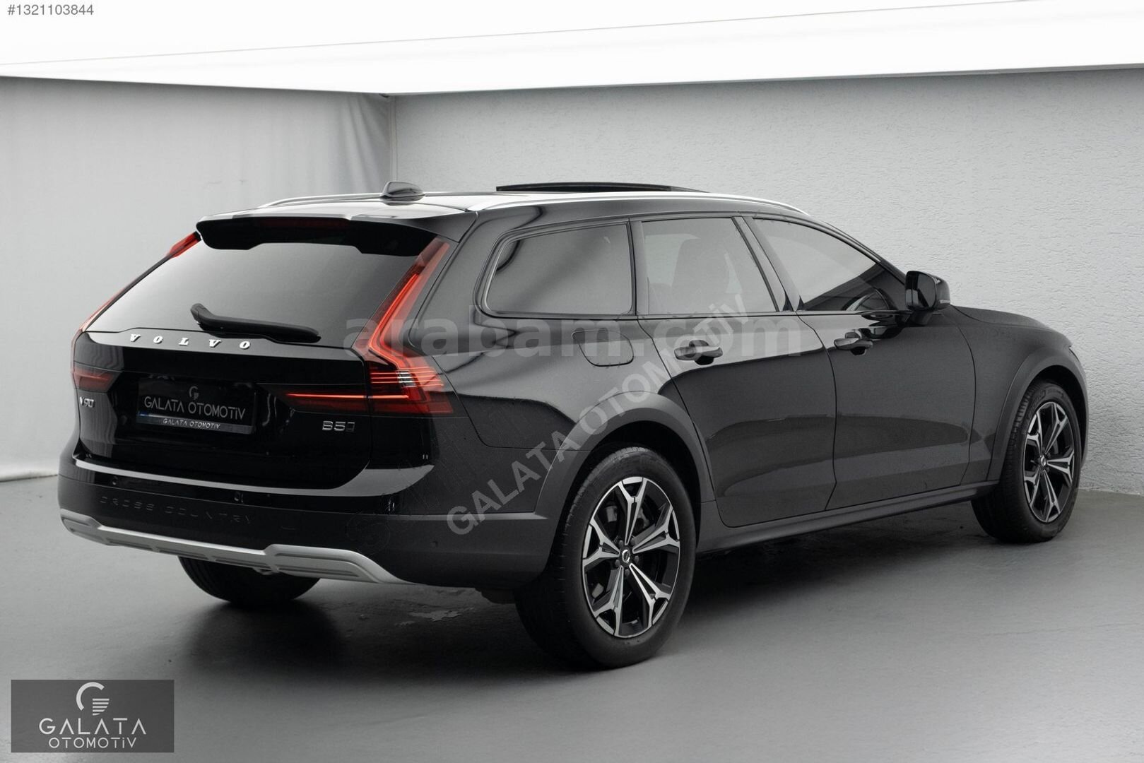 Galeriden Volvo V90 Cross Country 2.0 B5 Plus Bright 2022 Model İstanbul 54.500 km Siyah 6