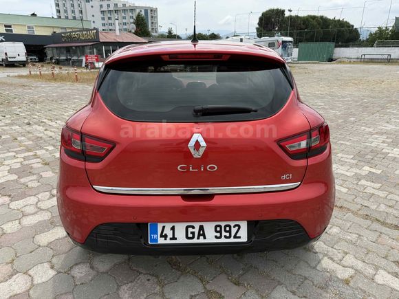 İÇ DIŞ KIRMIZI İLK SAHİBİ 1.5 DCİ 90 HP İCON 2014 CLİO KAZASIZ !