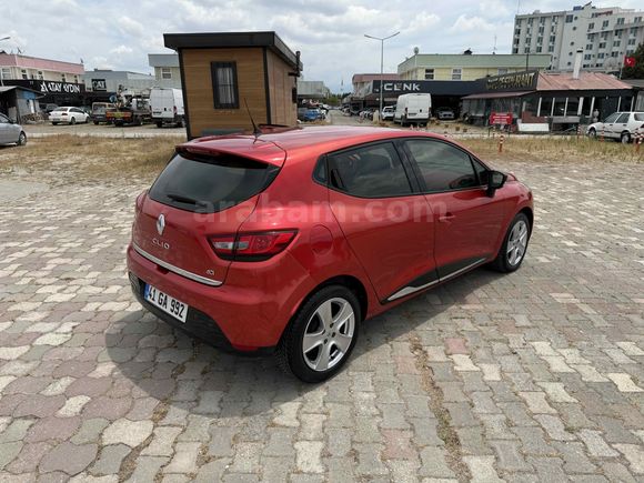 İÇ DIŞ KIRMIZI İLK SAHİBİ 1.5 DCİ 90 HP İCON 2014 CLİO KAZASIZ !