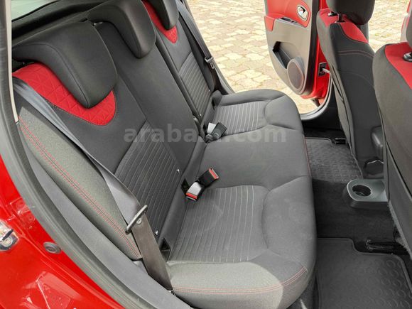 İÇ DIŞ KIRMIZI İLK SAHİBİ 1.5 DCİ 90 HP İCON 2014 CLİO KAZASIZ !