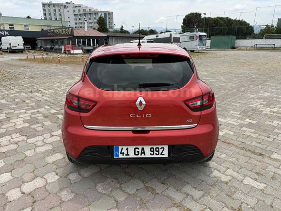 İÇ DIŞ KIRMIZI İLK SAHİBİ 1.5 DCİ 90 HP İCON 2014 CLİO KAZASIZ !